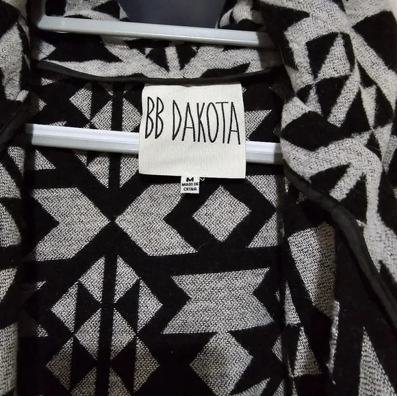 BB Dakota Azra Aztec Hooded Coatigan, Waterfall/Draped Open Front, EUC! - Picture 8 of 11